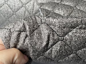 Fastvævet quiltet stof - mikro mønstret i sort/offwhite